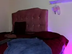 Amateur Nude Webcam of Alyn_miller