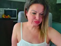 Amateur Nude Webcam of NaughtyMom