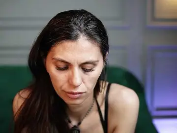 Bongacams Watch Live Sex Cams of LucyBook