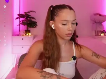 Bongacams Nude Webcam of MaybeBabeTV
