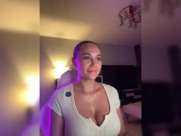 Bongacams Live Sex Cam of QWEENII