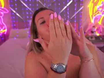 Bongacams Private Sex Chat of KiraCandyS