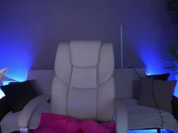 Bongacams Watch Live Sex Cams of KiraCandyS