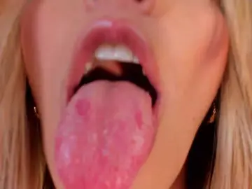 Bongacams Watch Live Sex Cams of MelissaMoore