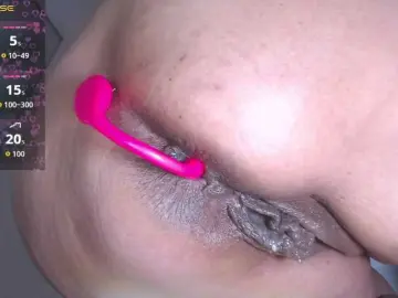 Bongacams Free Live Porn of HotMilfSquirt