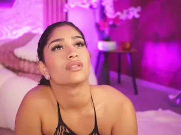 Bongacams Watch Live Sex Cams of KiraKrush