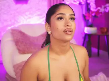 Bongacams Watch Live Sex Cams of KiraKrush