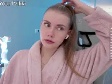 Bongacams Sex Cam of -VikkiL0vesCheese-