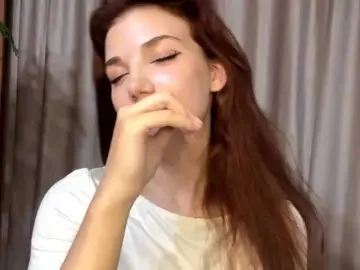 Bongacams Nude Webcam of MyrleLinnan