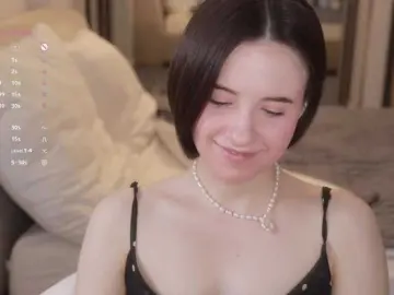 Bongacams Free Porn Cam of -FemaleEssence-