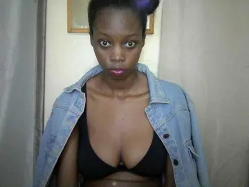 Bongacams Nude Webcam of Essyknight