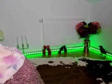 Bongacams Watch Live Sex Cams of SatyneQueen