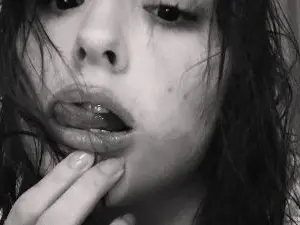 Cam4 Free Live Porn of LoriannMeinert
