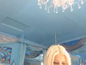 Cam4 Live Porn of adrianna_fox