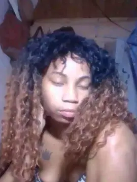 Cam4 Live Porn of Rowane1