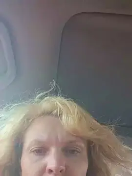 Cam4 Live Sex Cam of MizzMoist