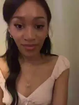 Cam4 Nude Webcam of Sarabombshell
