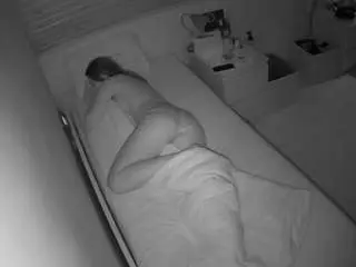 Camsoda Free Porn Cam of voyeurcam-julmodels-greybed-1