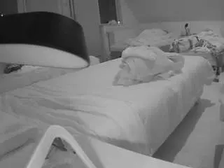 Camsoda Sex Cam of voyeurcam-julmodels-bed-2