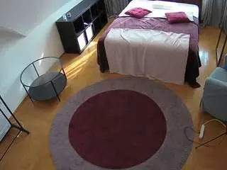 Camsoda Best Webcam of voyeurcam-julmodels-whitebed-1