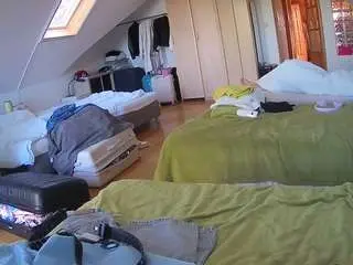 Camsoda Nude Webcam of voyeurcam-julmodels-bed-3