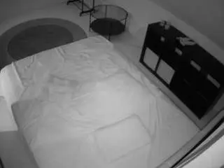 Camsoda Live Sex of voyeurcam-julmodels-whitebed-2