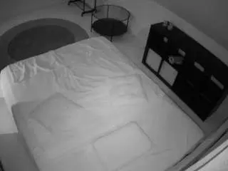 Camsoda Live Sex Cam of voyeurcam-julmodels-whitebed-2