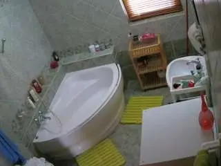 Camsoda Adult Webcam of voyeurcam-julmodels-bath-1st-2