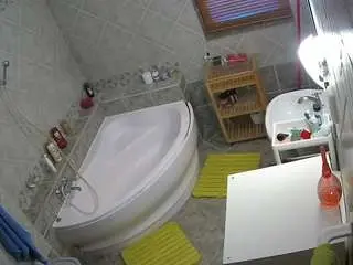 Camsoda Live Sex Cam of voyeurcam-julmodels-bath-1st-2