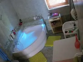 Camsoda Free Porn Cam of voyeurcam-julmodels-bath-1st-2