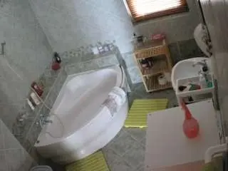 Camsoda Adult Video Chat of voyeurcam-julmodels-bath-1st-2