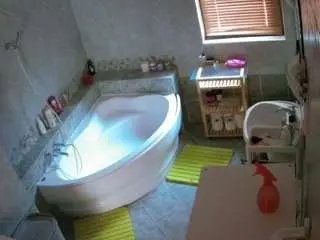 Camsoda Watch Live Sex Cams of voyeurcam-julmodels-bath-1st-2