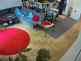 Camsoda Adult Webcam of voyeurcam-julmodels-living-2