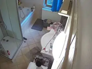 Camsoda Live Sex of voyeurcam-julmodels-bath-2nd-2