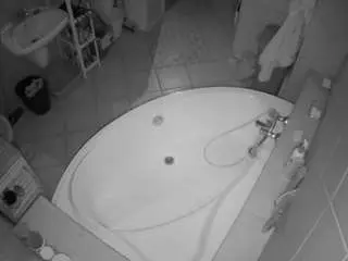 Camsoda Live Sex of voyeurcam-julmodels-bath-1st-1