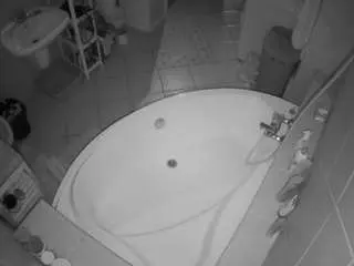 Camsoda Best Webcam of voyeurcam-julmodels-bath-1st-1