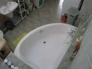 Camsoda Watch Live Sex Cams of voyeurcam-julmodels-bath-1st-1