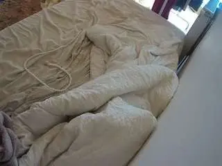 Camsoda Adult Webcams of voyeurcam-julmodels-whitebed-4