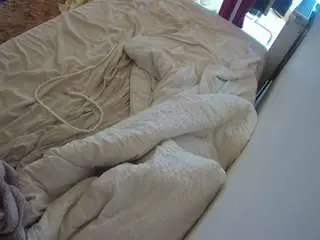 Camsoda Adult Webcams of voyeurcam-julmodels-whitebed-4