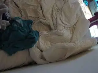 Camsoda Nude Webcam of voyeurcam-julmodels-whitebed-4