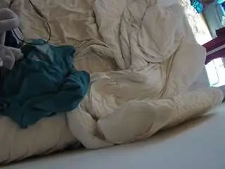 Camsoda Live Porn of voyeurcam-julmodels-whitebed-4