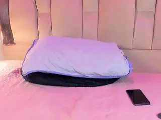 Camsoda Nude Webcam of junescollins