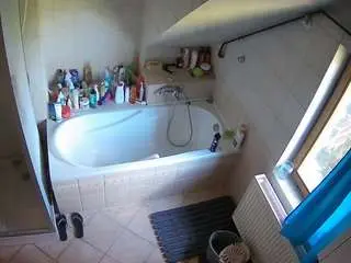Camsoda Live Sex of voyeurcam-julmodels-bath-2nd-1