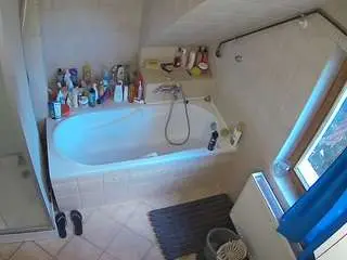 Camsoda Sex Cam of voyeurcam-julmodels-bath-2nd-1