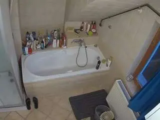 Camsoda Sex Cam of voyeurcam-julmodels-bath-2nd-1