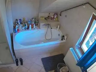 Camsoda Live Sex of voyeurcam-julmodels-bath-2nd-1