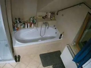 Camsoda Best Webcam of voyeurcam-julmodels-bath-2nd-1