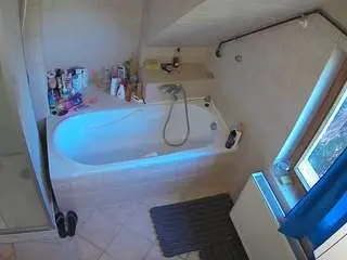 Camsoda Live Sex of voyeurcam-julmodels-bath-2nd-1