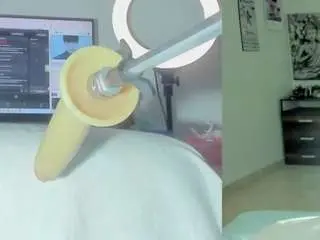 Camsoda Nude Webcam of emily-philip