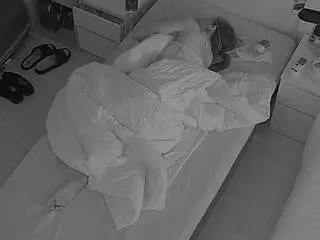 Camsoda Private Sex Chat of voyeurcam-julmodels-bed-7
